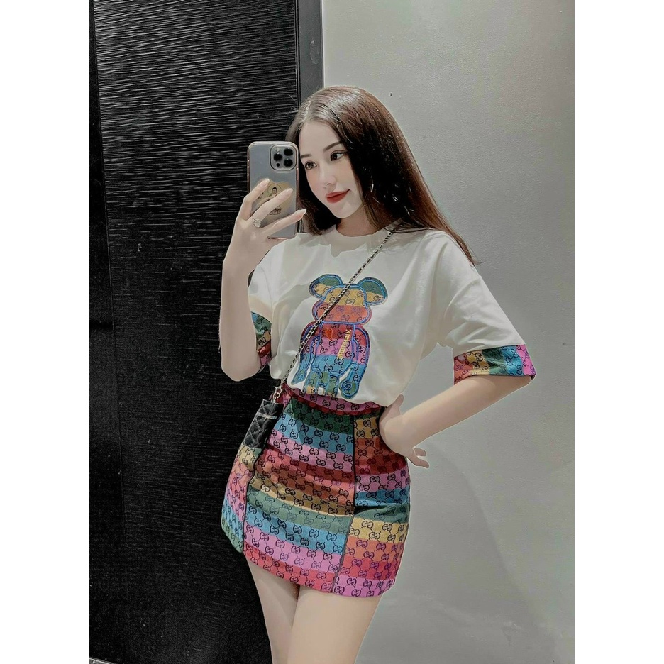 Sét bộ áo phông rộng in hình gấu phối chân váy chữ a in họa tiết có 2 màu như hình thời trang nữ trẻ trung