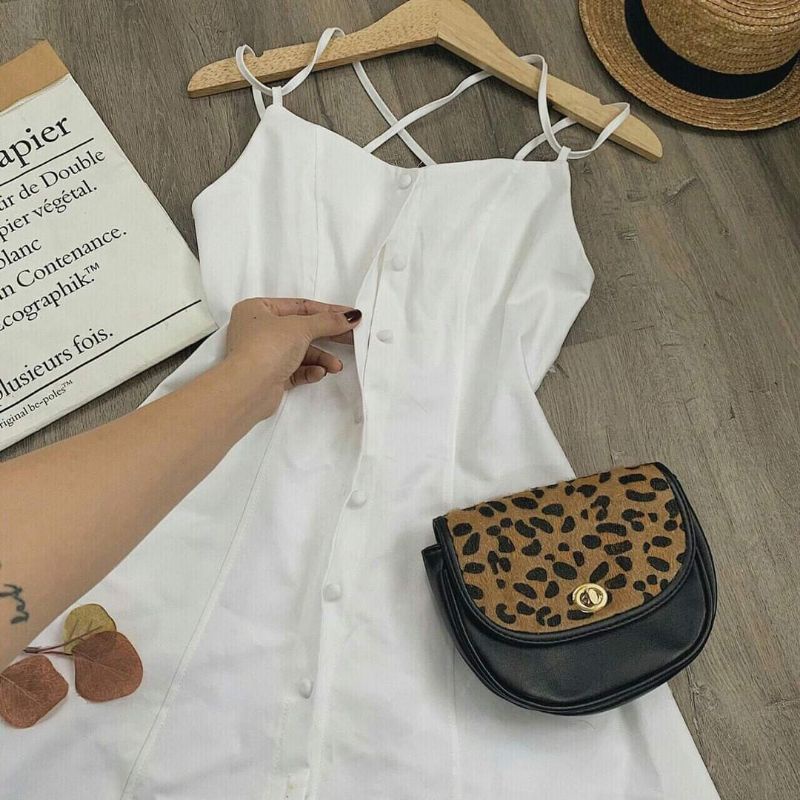 Đầm trắng dây chéo nút bọc