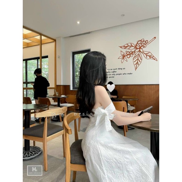 Đầm gấm xoè nơ rớt vai