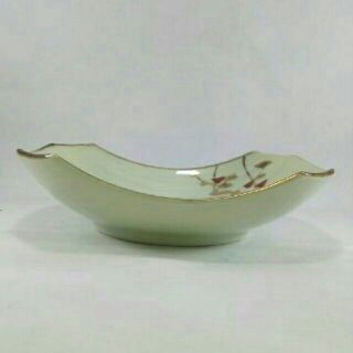 Dĩa sứ cong hình thuyền