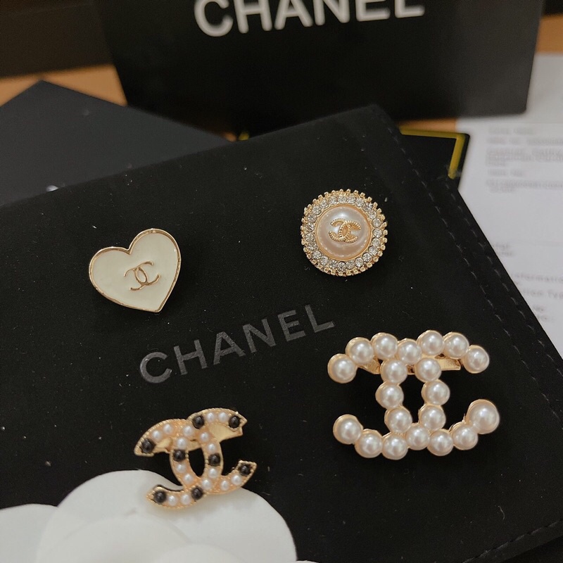 Tag cài áo đính đá , đính ngọc Chanel phong cách thời trang sang trọng