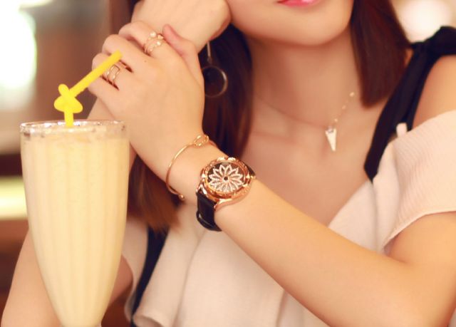 Đồng Hồ Nữ LRUISI Bông Tuyết Xoay Chính Hãng