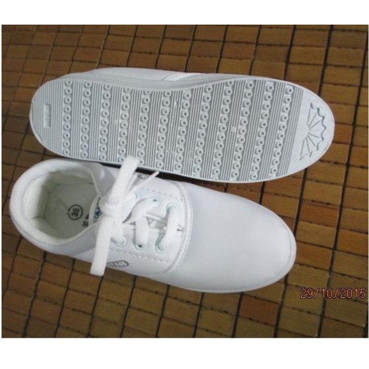 Giày trắng học sinh asia