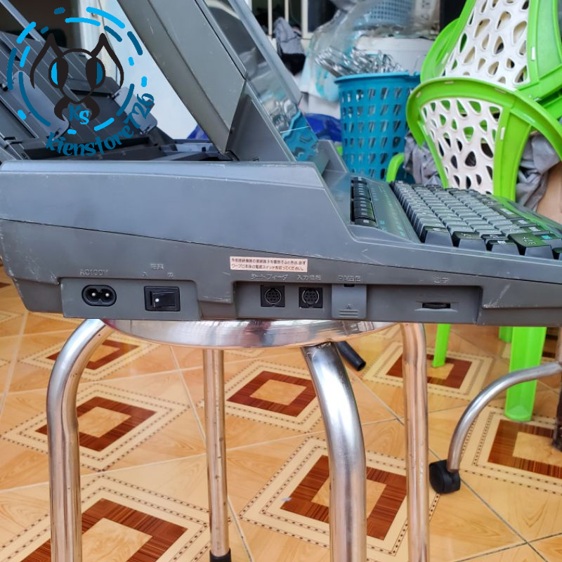 Laptop cổ đại trưng bày, sưu tầm .kienstore358