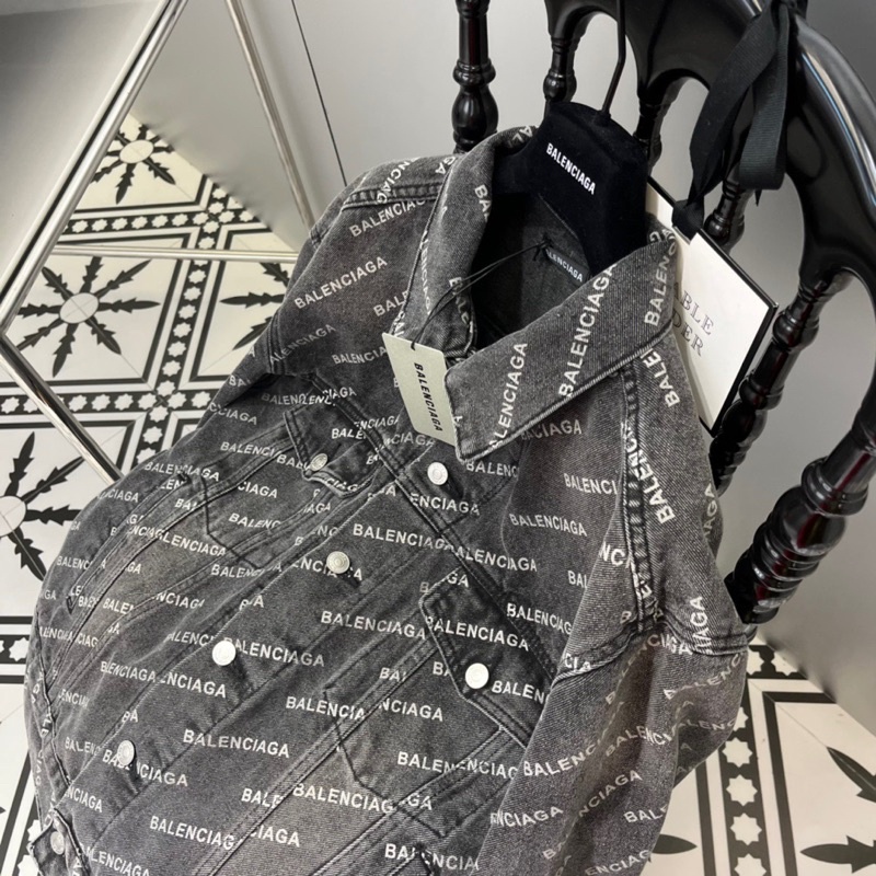 Áo khoác jeans nữ dáng rộng màu khói họa tiết chữ thương hiệu Balenciaga cao cấp