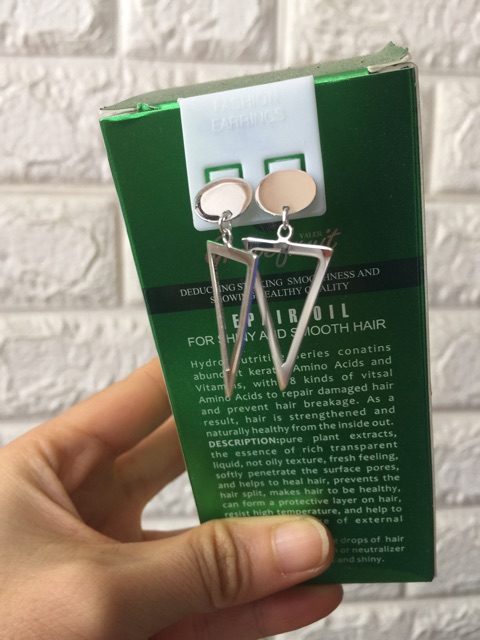 Khuyên tai tam giác kiểu dáng hiện đại bạc thật xi kim đá tím nhân tạo