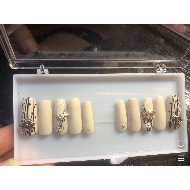 Nail box/Móng thiết kế tặng kèm keo dán và dũa mini