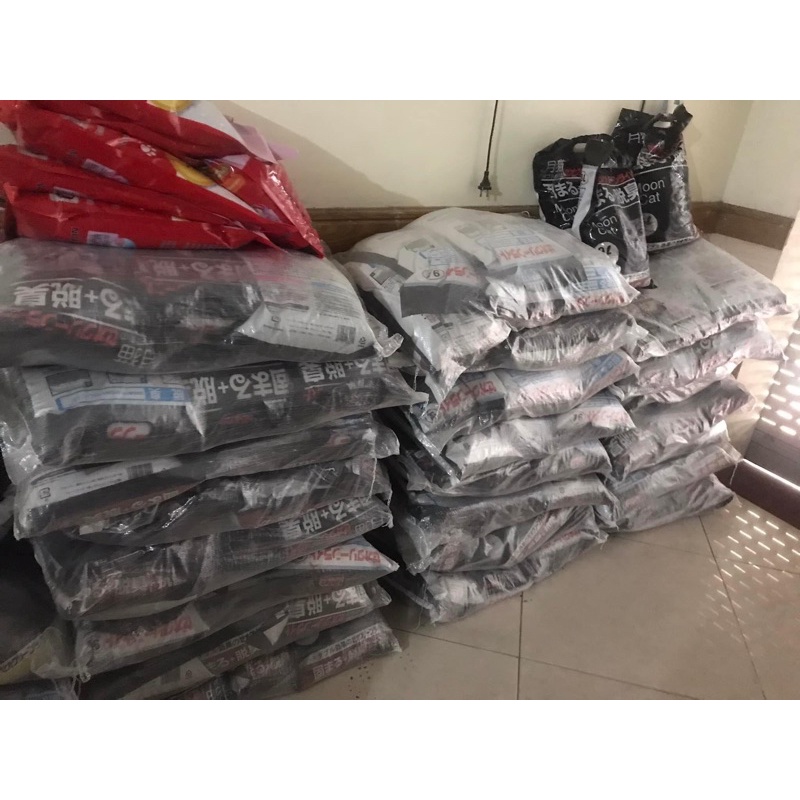 1 tải cát vệ sinh Mooncat Nhật đen (Tải 3 túi 16l hoặc 6 túi 9l ) Siếu vón, khử mùi tốt