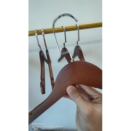 Combo 10 móc gỗ cao cấp treo quần áo trẻ em màu nâu,kích thước 32cm,thiết kế 2 bên có rãnh chống trơn tuột dáng váy áo