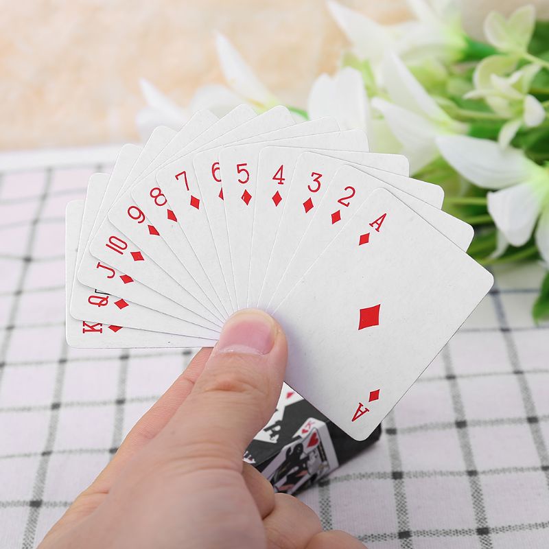 Bộ bài tây mini đồ chơi để mang đi du lịch tiện lợi