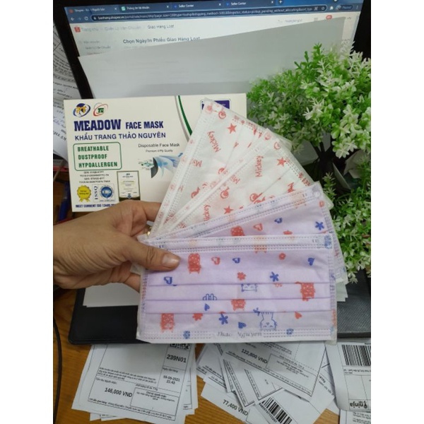 Hộp 50 Chiếc Khẩu Trang y tế 4 lớp Họa tiết Hello Kitty Hồng cho người lớn | BigBuy360 - bigbuy360.vn