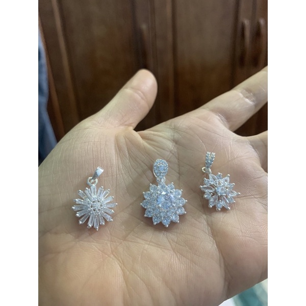 Mặt dây chuyền hoa sen nhiều mẫu cánh nạm đá bạc ta