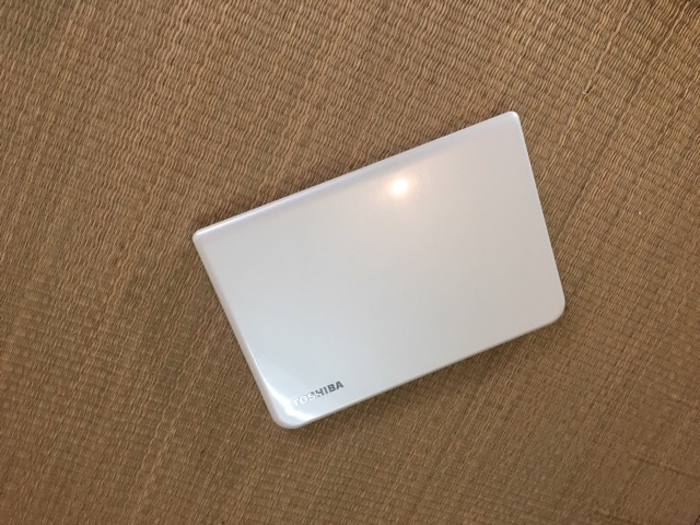 Lsptop UFO Toshiba L40 i3 trắng tinh khôi đẹp thời trang văn phòng | BigBuy360 - bigbuy360.vn