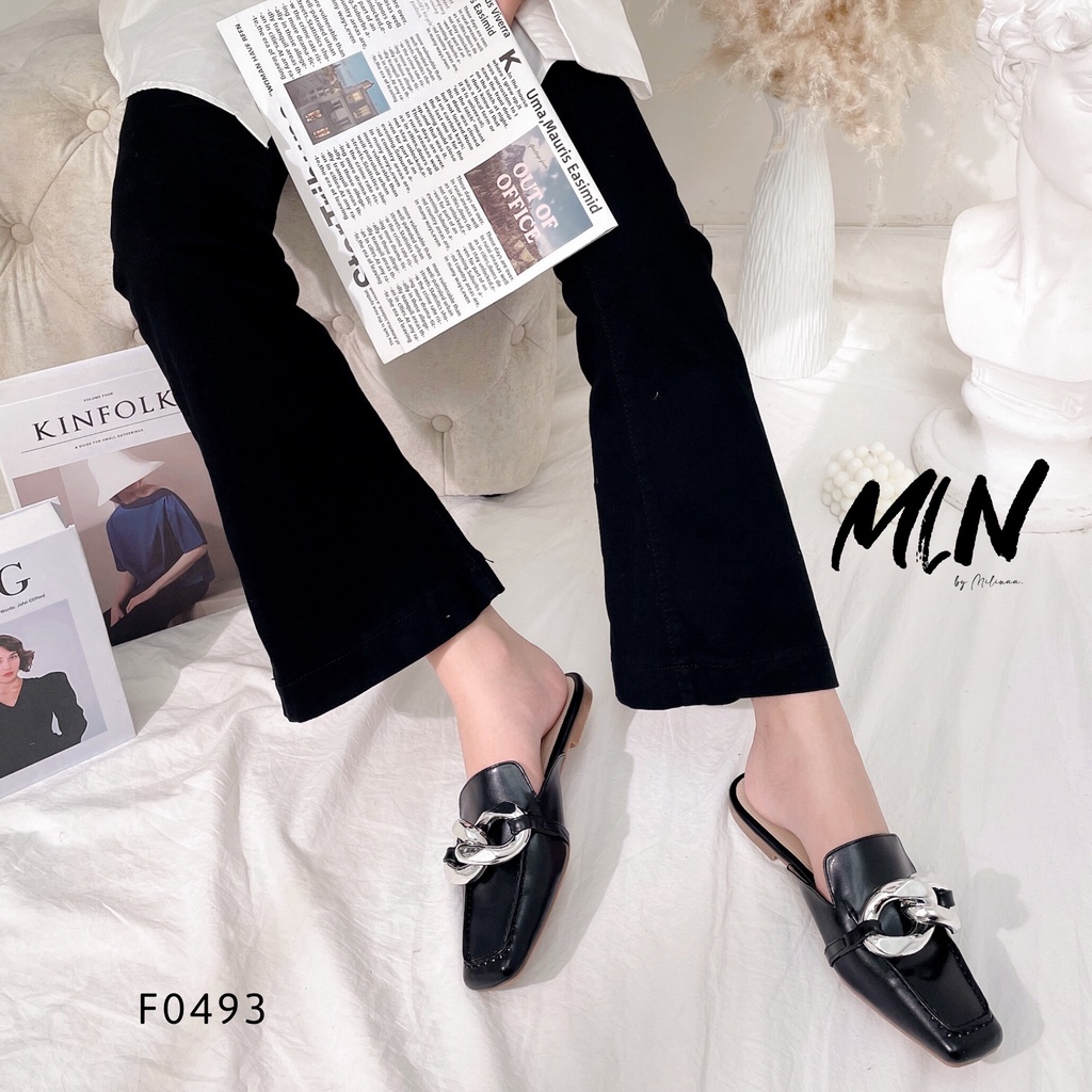 GIÀY SỤC NỮ ĐẾ BỆT BÍT MŨI VUÔNG PHỐI KHÓA XÍCH TO BẠC F0493