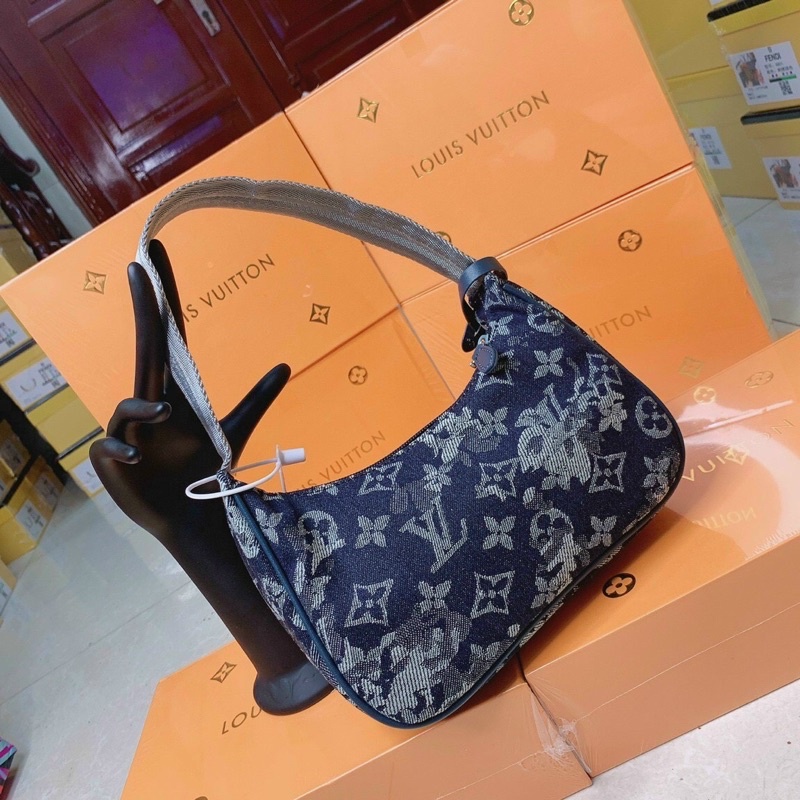 Túi Lv kẹp nách s25