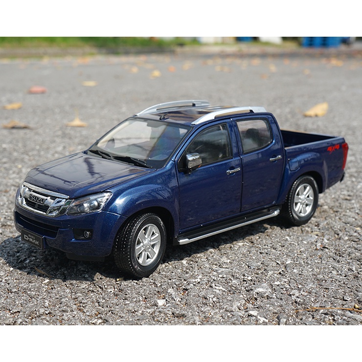 Mô hình xe Isuzu D-Max tỉ lệ 1:18