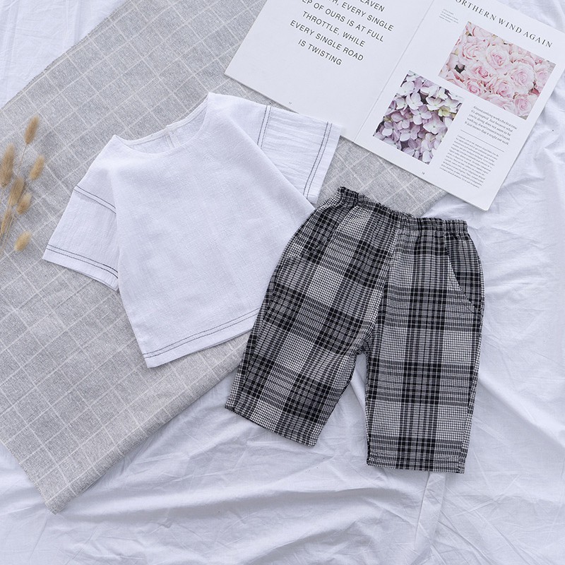 Set áo tay ngắn và quần short caro cho bé 4.9