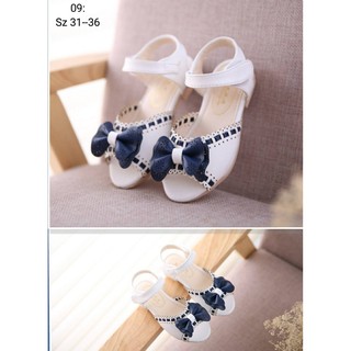 Sandal bé gái gắn nơ ren