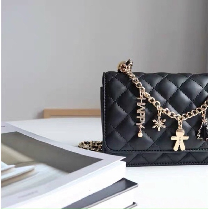 Túi Xách Charle**s & Keith phiên bản giới hạn có Charm siêu đẹp