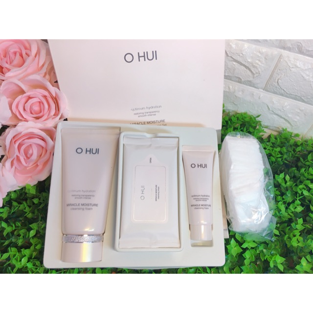 sữa rửa mặt Ohui Miracle Moisture Cleansing Foam