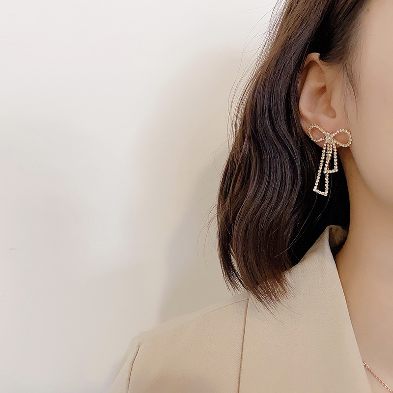 Khuyên Tai Nữ Trang Dáng Dài Tạo Hình Độc Đáo