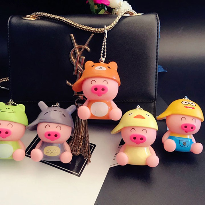 Móc khóa heo hồng pig dễ thương ngồi đội mũ