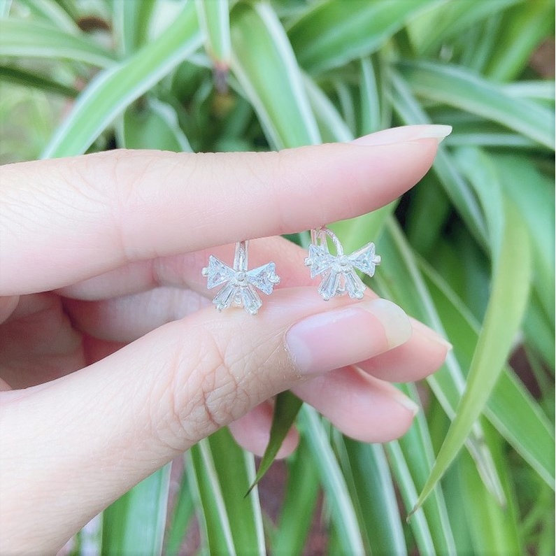 Bông tai hình nơ đính đá tam giác, khuyên tai chất liệu bạc ta cao cấp - Trang sức bạc Evasilver