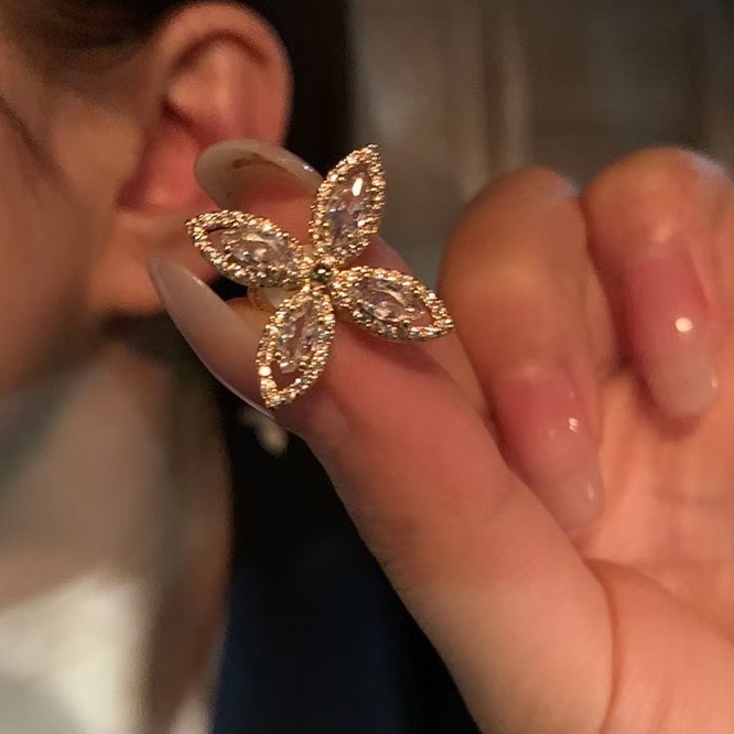 Bông Tai Kẹp Không Xỏ Hình Hoa Đính Đá Đơn Giản Phong Cách Mới