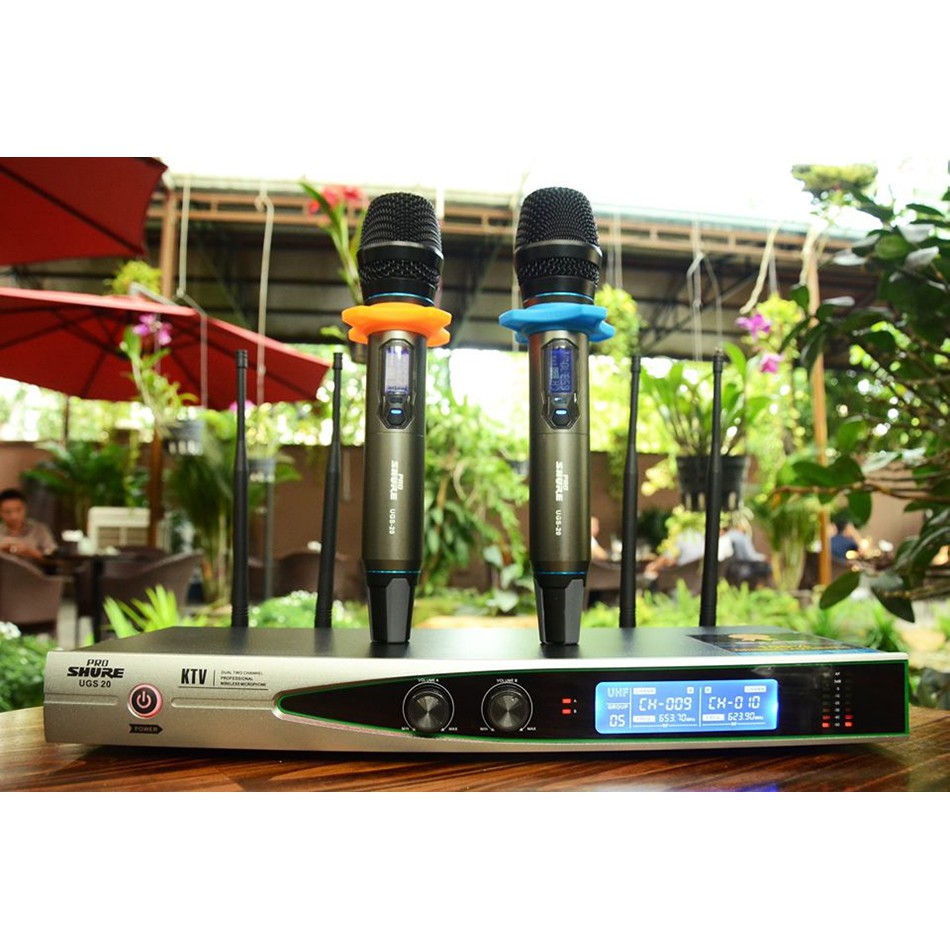 Mic hát Micro karaoke không dây Shure Pro UGS20 - 4 râu sóng khỏe, hát nhẹ và chống hú tốt