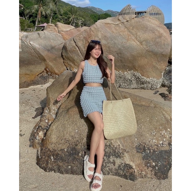 SET CROP 3 LỖ + CHÂN VÁY THUN XỐP