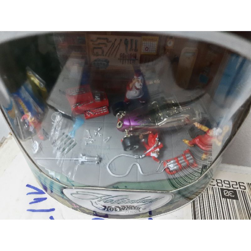 xe Hotwheels Santa 🎅  Hotrod xe và 3 figures , phiên bản noel đặc biệt