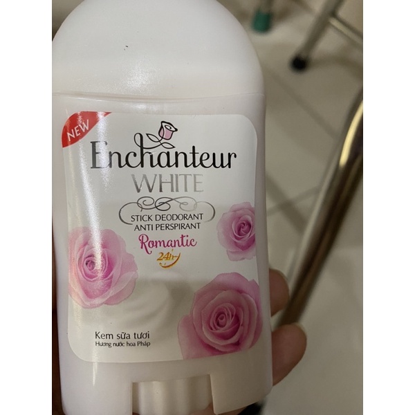 Sáp Khử Mùi Enchanteur 40g