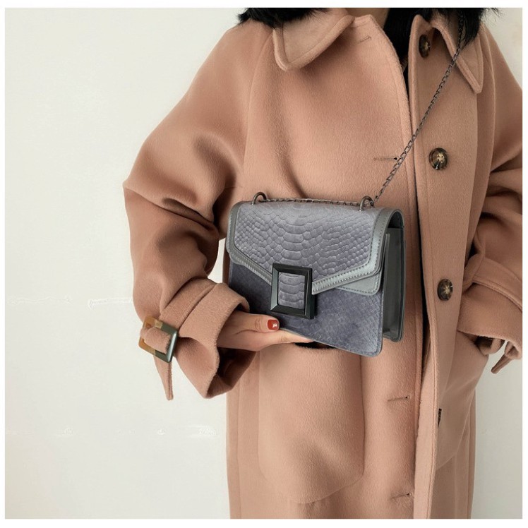 Túi xách nữ, túi đeo chéo khóa vuông vân da rắn lót vải nhung mềm mịn siêu đẹp TX27 - Túi xách Chip Xinh | BigBuy360 - bigbuy360.vn