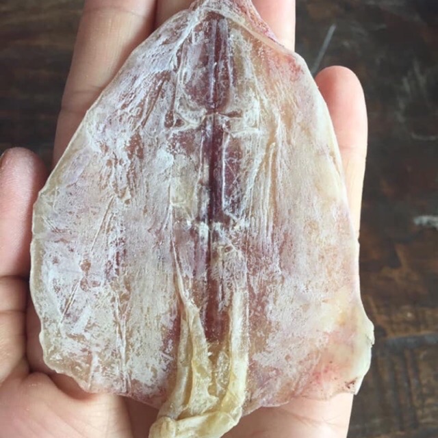 1 con mực khô như hình