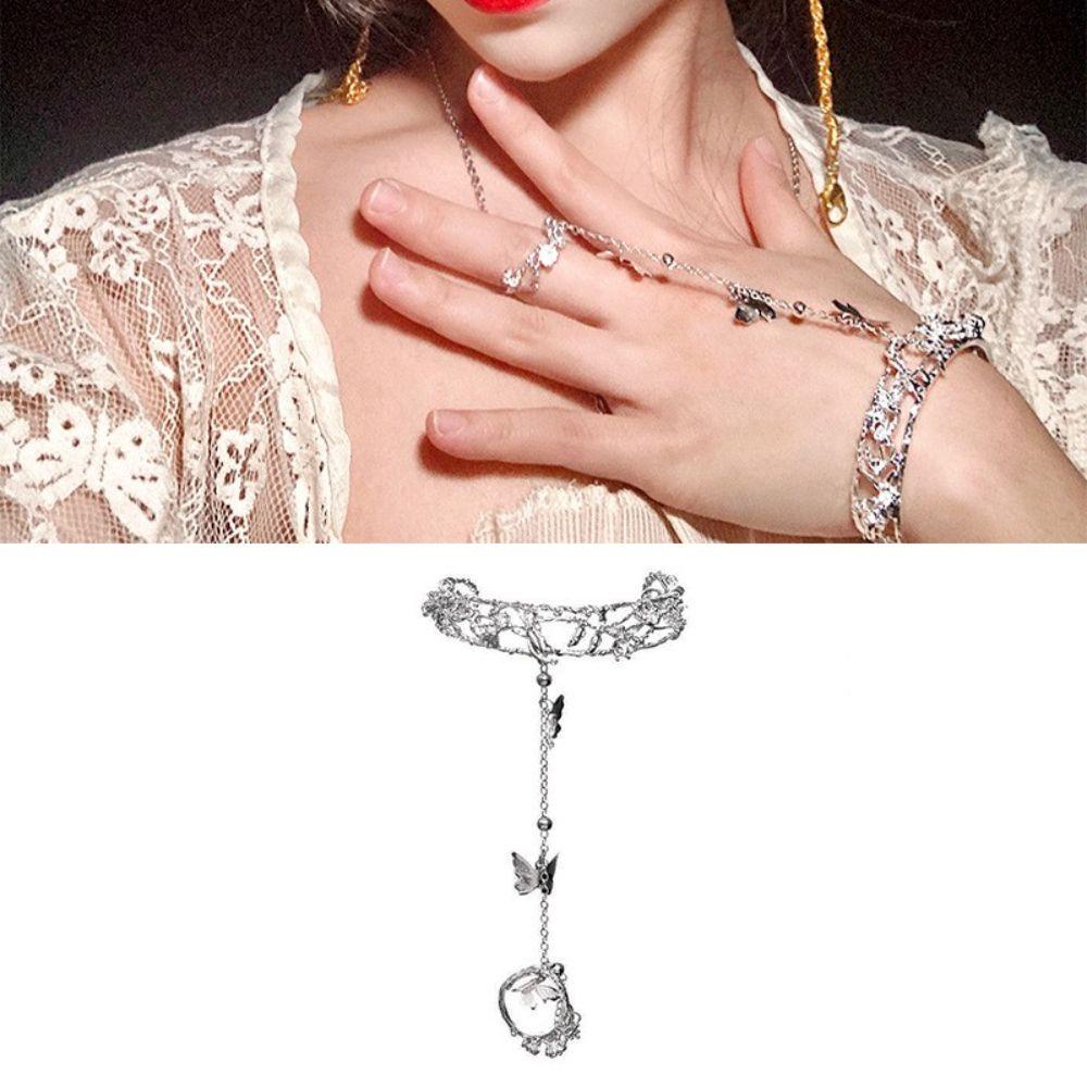 Vòng Đeo Tay DWAYNE Hình Bướm Có Thể Điều Chỉnh Và Chuông Sang Trọng