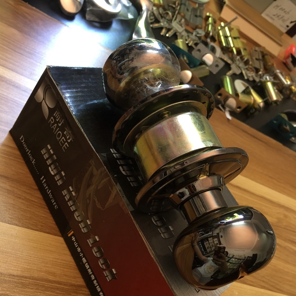 Ổ khoá cửa chất liệu inox màu đồng đỏ độc lạ dùng cho cửa gỗ cửa nhựa phòng ngủ