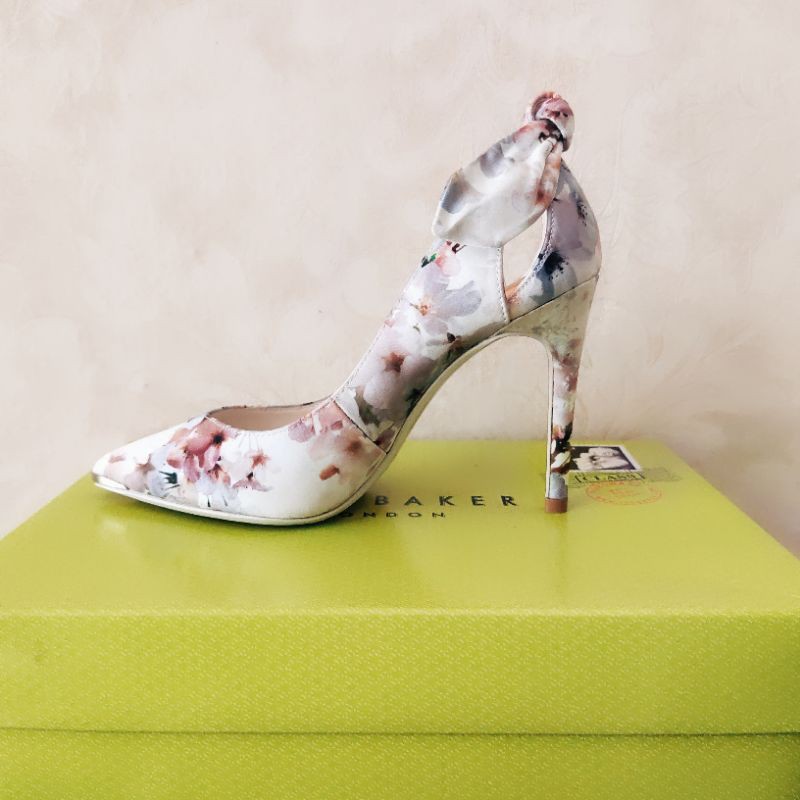 Giày cao gót Ted baker in hoa sale off 500k