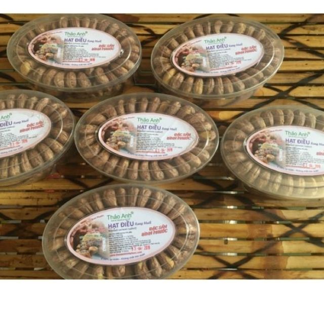 Hạt điều rang muối to ngon xếp đẹp đi biếu tặng