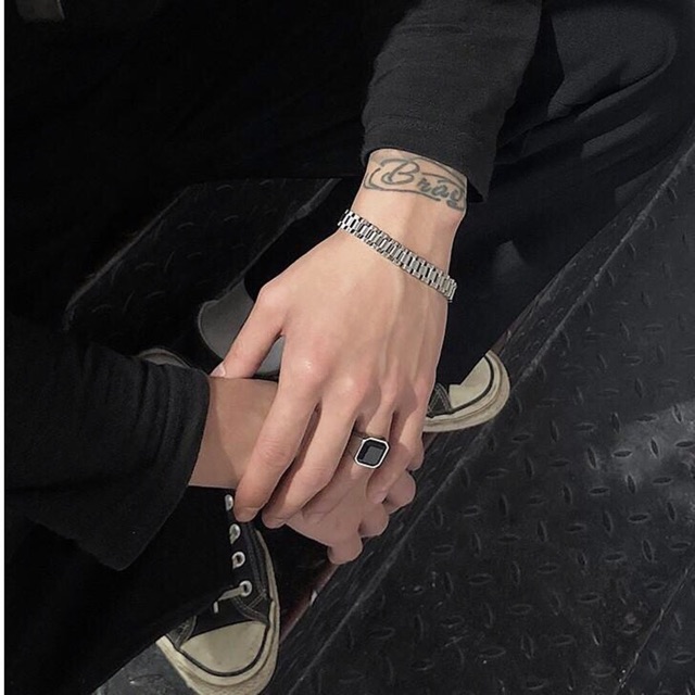 Vòng tay titan dây đồng hồ không gỉ UB191001