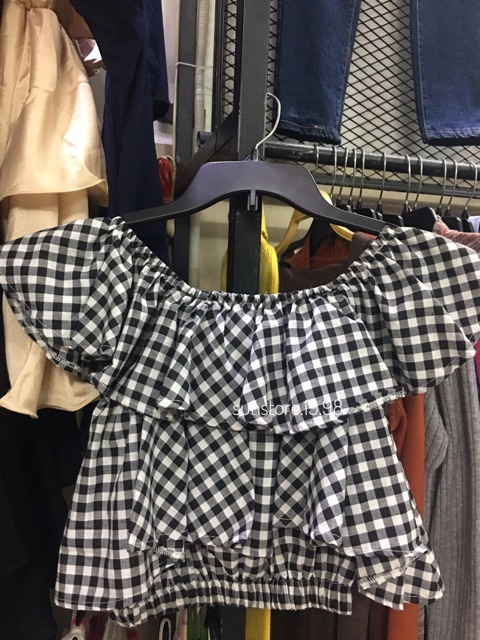Áo croptop bẹt vai 2 tầng trễ vai trắng caro ( hình thật mẫu shop chụp) | BigBuy360 - bigbuy360.vn