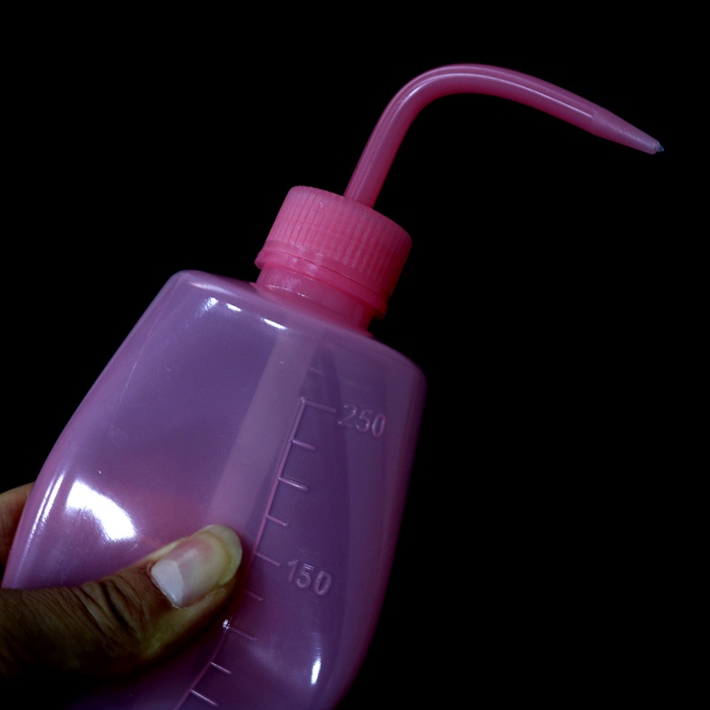 Bình nhựa trong suốt 250ml đựng dung dịch vệ sinh hình xăm