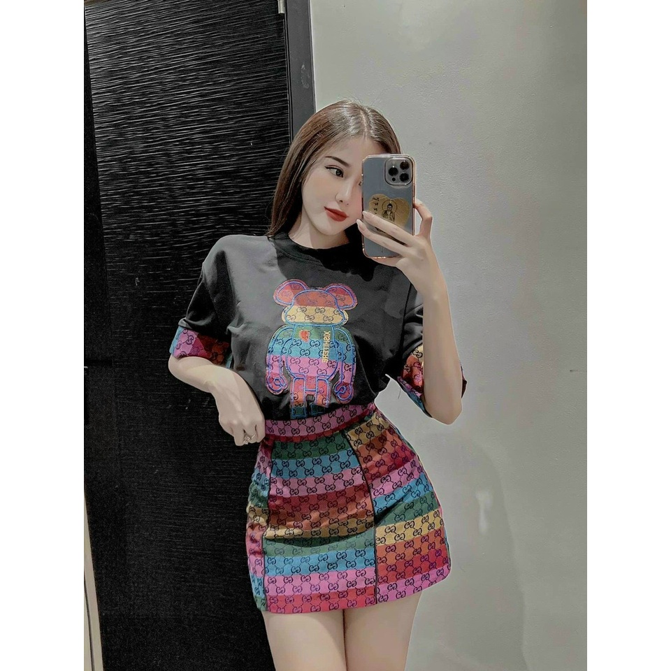 Sét bộ áo phông rộng in hình gấu phối chân váy chữ a in họa tiết có 2 màu như hình thời trang nữ trẻ trung