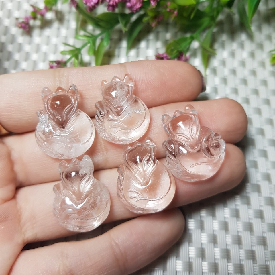 Mặt hồ ly trắng