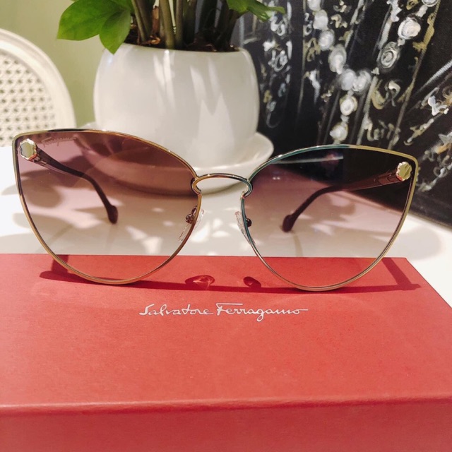 Kính Mát Nữ Salvatore Ferragamo Brown Gradient Cat Eye Ladies Sunglasses SF185S 704 64