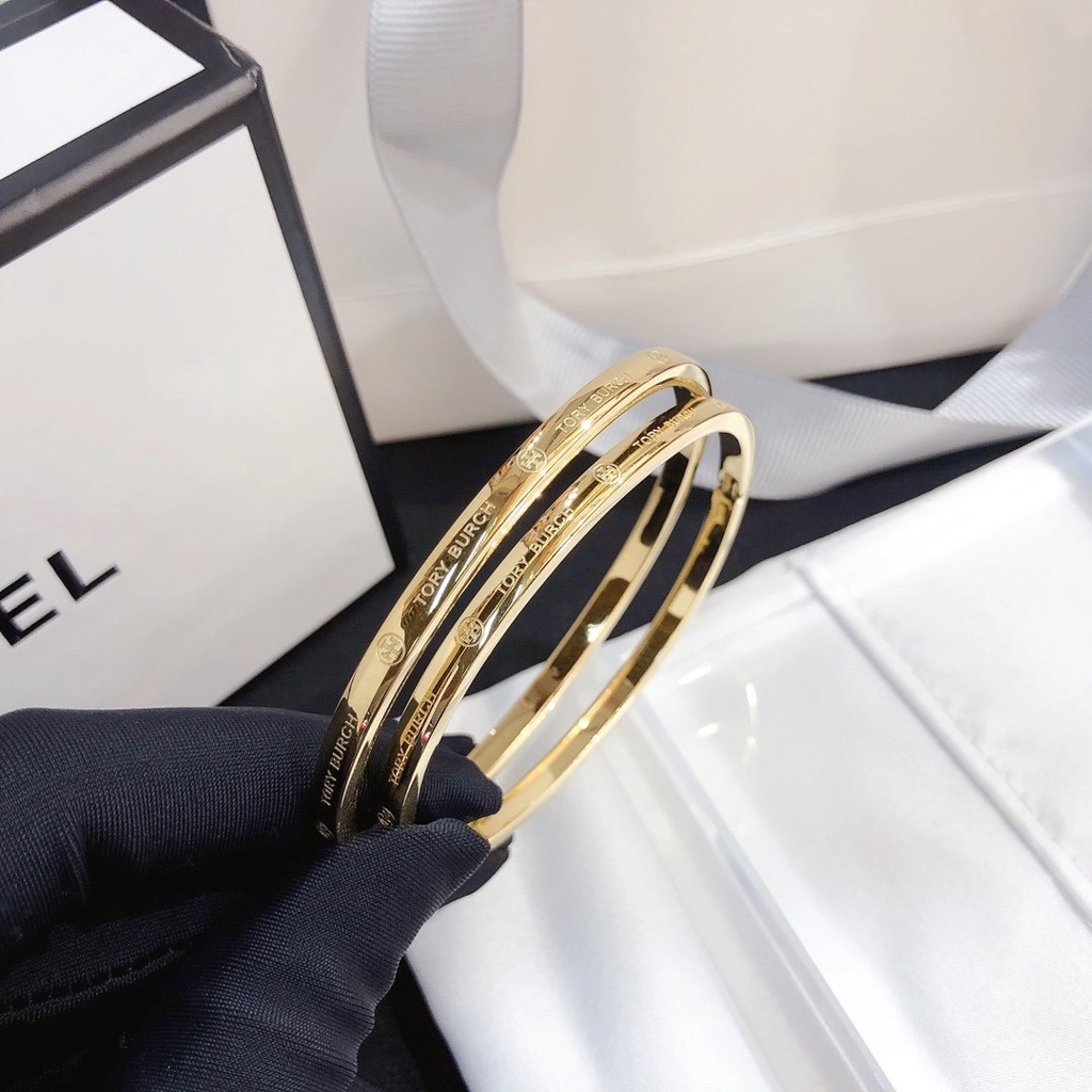 TORY BURCH Vòng Đeo Tay Bằng Thép Titan Thiết Kế Tinh Tế Thời Trang
