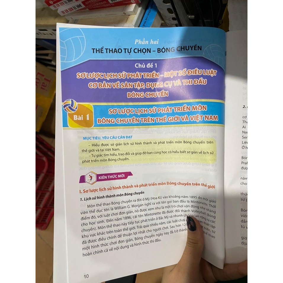 Sách - Giáo dục thể chất 10 : Bóng chuyền ( kết nối ) + bán kèm 1 cuốn Bé tập tô màu 15k