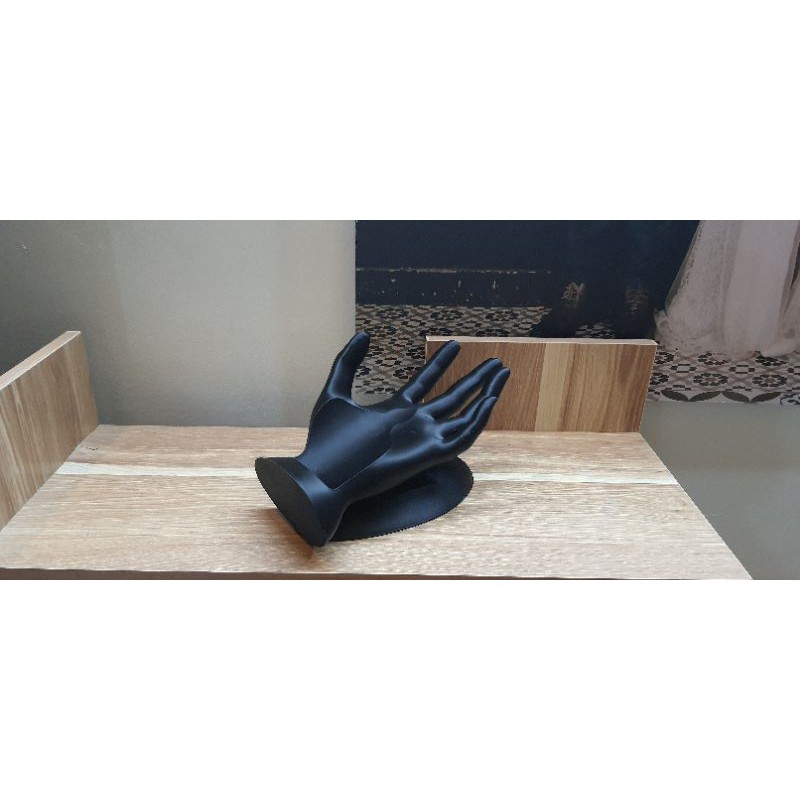 Đỡ rượu vang hình bàn tay