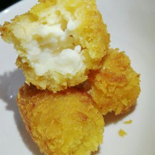 Bánh sữa chiên.