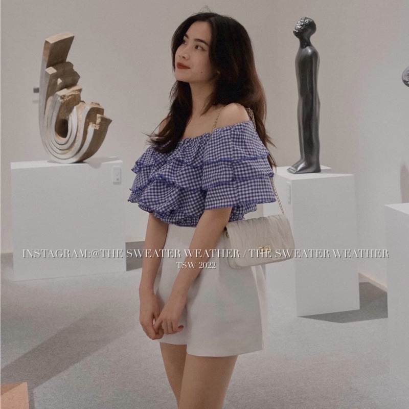 Set áo trễ vai kẻ xanh mix quần sooc đùi trắng Bộ áo bệt vai bèo tầng màu xanh