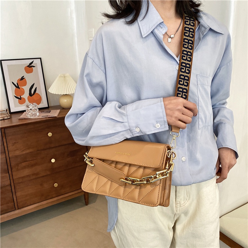 Túi đeo chéo vai hình vuông họa tiết chữ kiểu dáng thời trang sành điệu